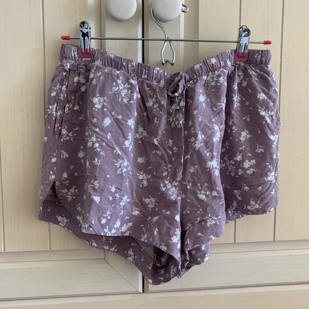 Garage flower Flowy shorts